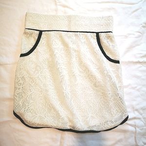 XS white lace skirt